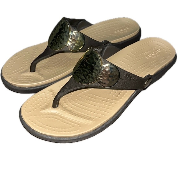 Crocs Sanrah Hammered Circle Wedge Flip Sandal Women's size W7 ESPRESSO/GOLD EUC - Picture 3 of 11